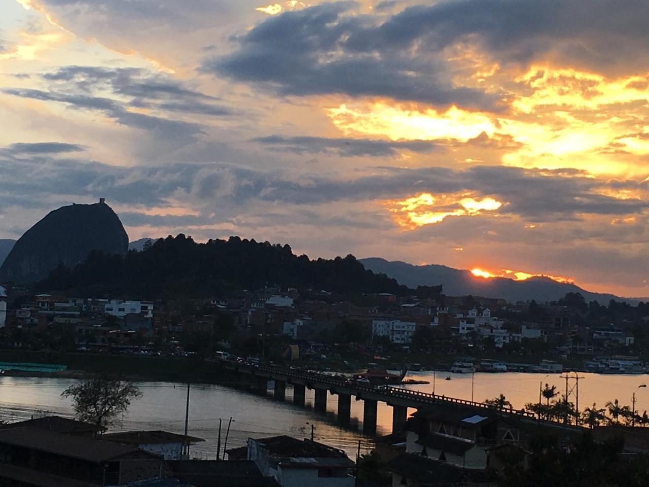 La Casa De Piedra Villa Guatapé Buitenkant foto